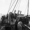 01 - Příď lodi Kursk s čs. dobrovolníky na cestě z Archangelska do Newcastlu. Na této lodi byl v říjnu 1917 převážen 1. transport kpt. Husáka do čs. vojska ve Francii. (VÚA-VHA Praha)